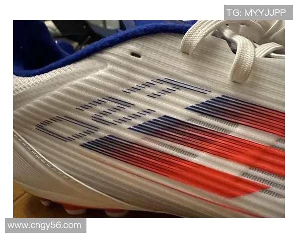 顶级足球明星专用球鞋大揭秘助你提升球场表现与风格